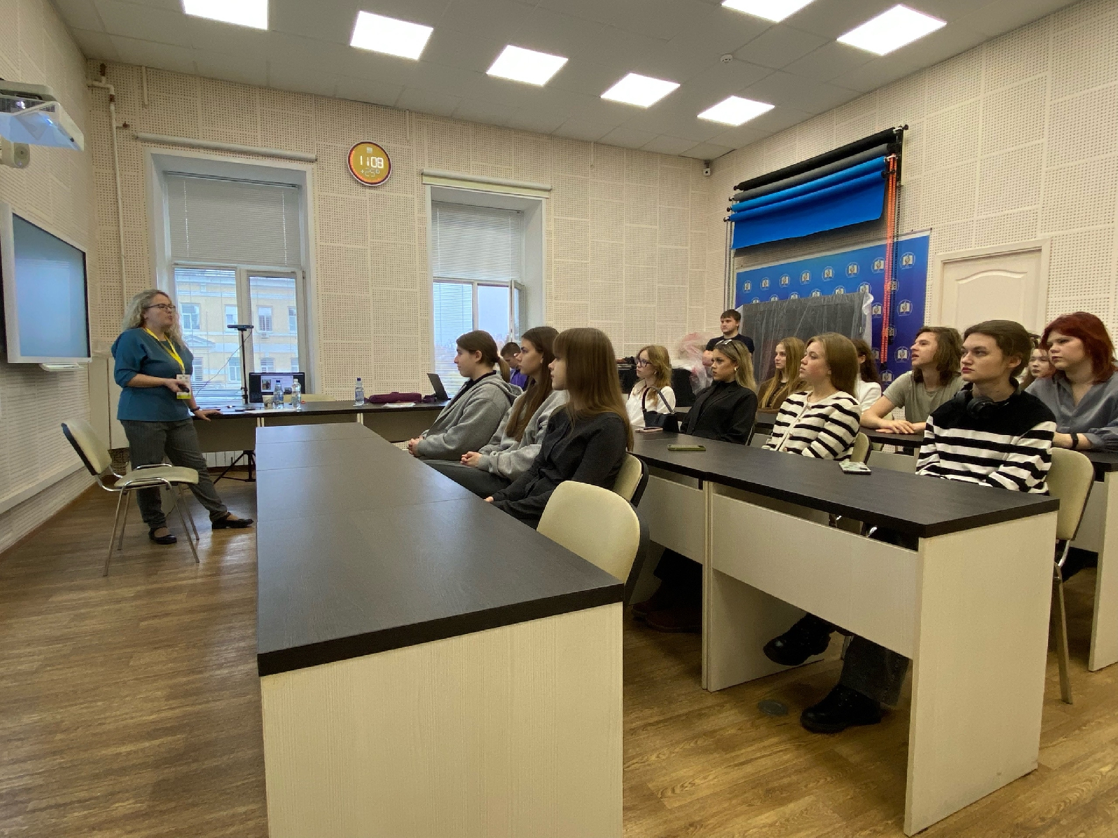 Лингвисты посетили лекцию «Горизонтальная инклюзия. Создание пространства и взаимопонимания» в рамках в рамках межрегионального проекта «Инклюзивный кампус: создаем будущее вместе».